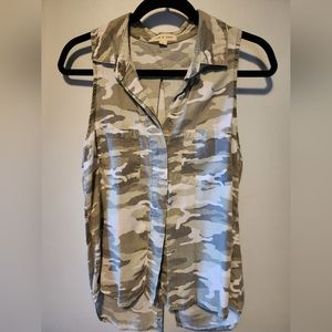 cloth & stone sleeveless button-up blouse camo